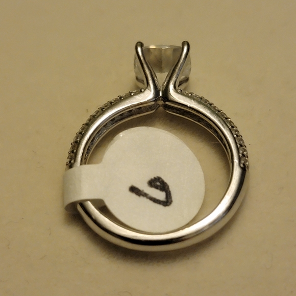 Beautiful sterling silver 925 CZ size 6 - Picture 2 of 3